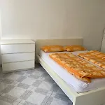 Apartmán 2 Whg In Naehe Zentrum Mit Whirlpool Und Nahen Oeffentliche Verkehrsmitteln