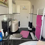 2 Whg In Naehe Zentrum Mit Whirlpool Und Nahen Oeffentliche Verkehrsmitteln Apartmán *
