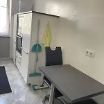 2 Whg In Naehe Zentrum Mit Whirlpool Und Nahen Oeffentliche Verkehrsmitteln *