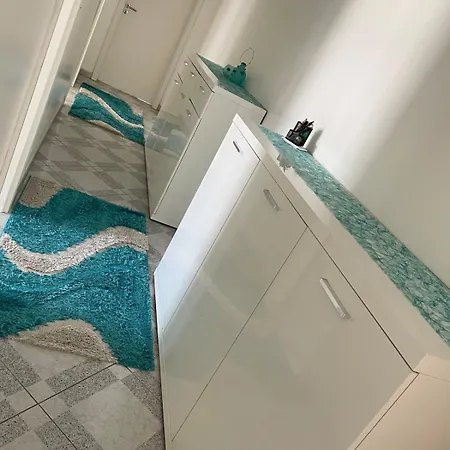 2 Whg In Naehe Zentrum Mit Whirlpool Und Nahen Oeffentliche Verkehrsmitteln Apartmán