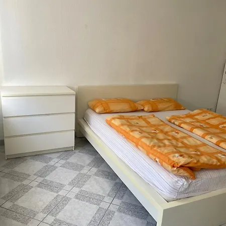 Apartmán 2 Whg In Naehe Zentrum Mit Whirlpool Und Nahen Oeffentliche Verkehrsmitteln