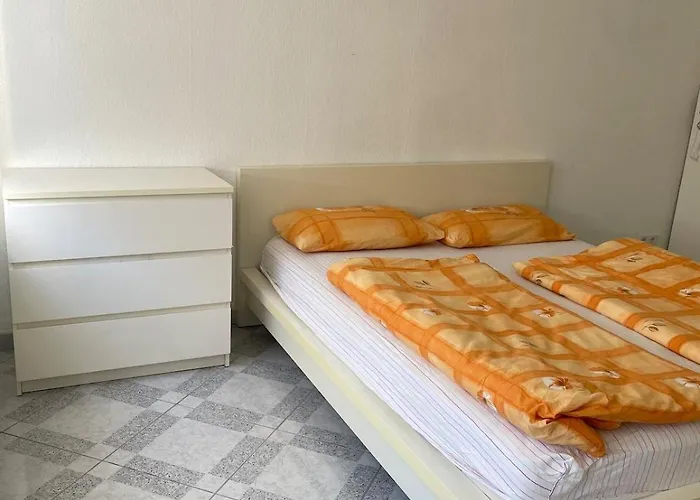 Appartement 2 Whg In Naehe Zentrum Mit Whirlpool Und Nahen Oeffentliche Verkehrsmitteln