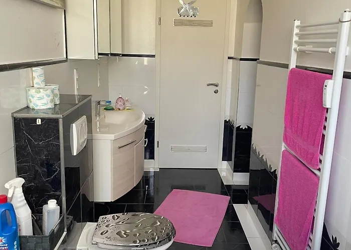 2 Whg In Naehe Zentrum Mit Whirlpool Und Nahen Oeffentliche Verkehrsmitteln Appartement *
