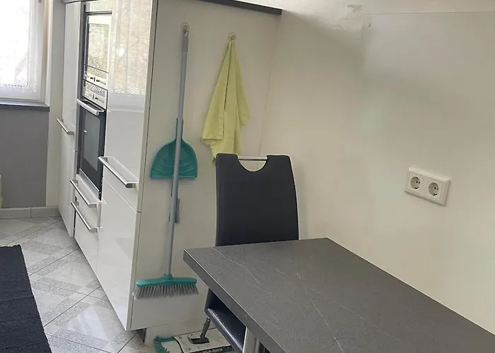 2 Whg In Naehe Zentrum Mit Whirlpool Und Nahen Oeffentliche Verkehrsmitteln *