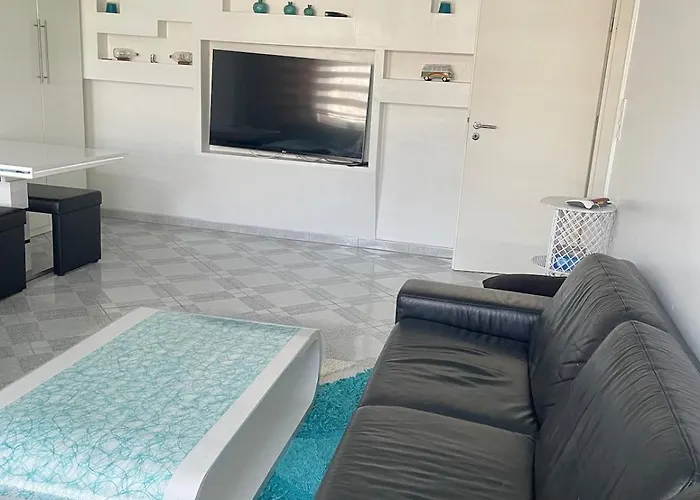 2 Whg In Naehe Zentrum Mit Whirlpool Und Nahen Oeffentliche Verkehrsmitteln *