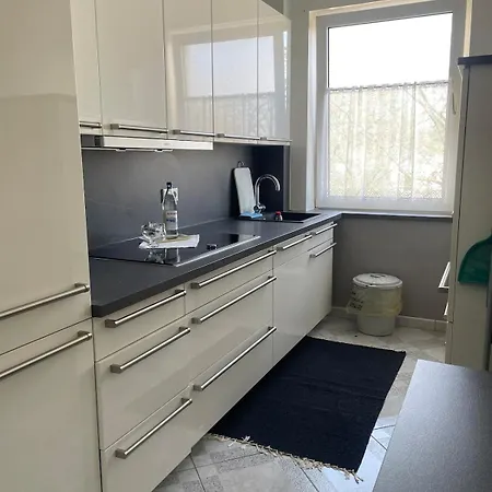 2 Whg In Naehe Zentrum Mit Whirlpool Und Nahen Oeffentliche Verkehrsmitteln *