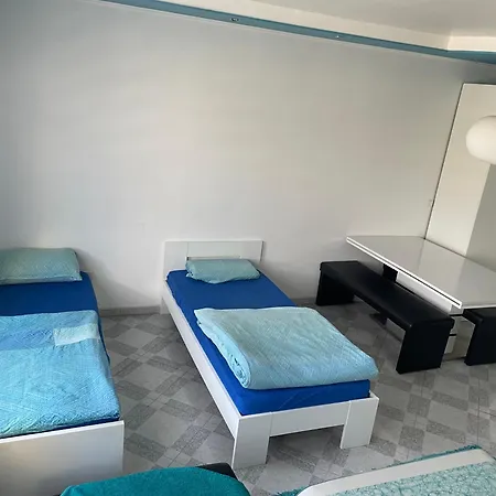 2 Whg In Nähe Zentrum Mit Whirlpool Und Nahen öffentliche Verkehrsmitteln *